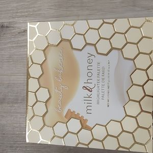 Beauty Bakerie highlighter palette